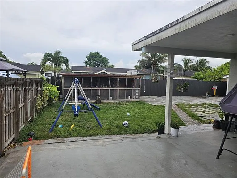 75 SW 18th Ave — Photo 27