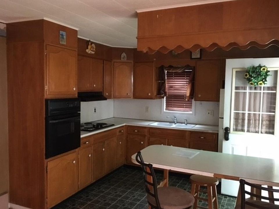 2nd image of 906 N 6th St