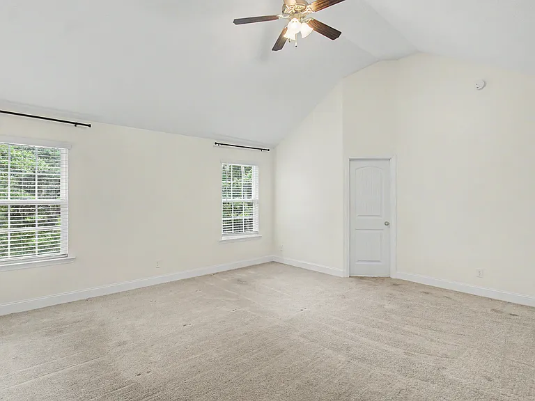 906 Rachel Ln — Photo 33