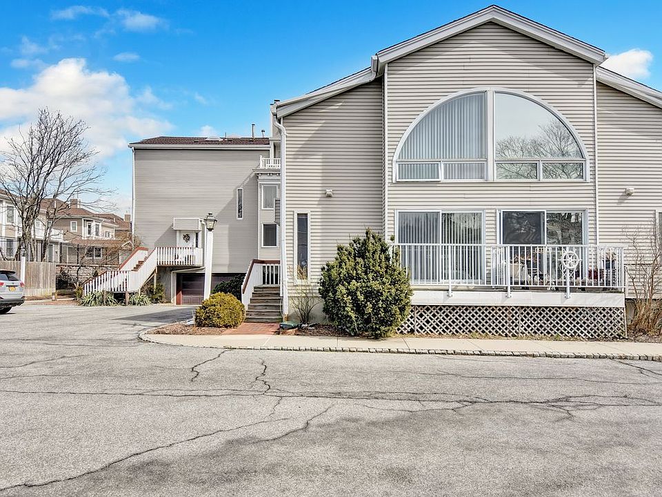 1st image of 2 Leeward Ln #20