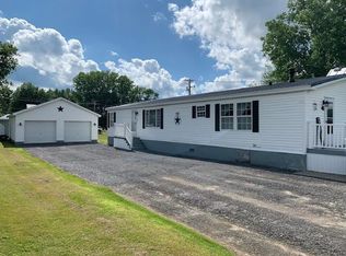 45 Willow St, Champlain, NY 12919