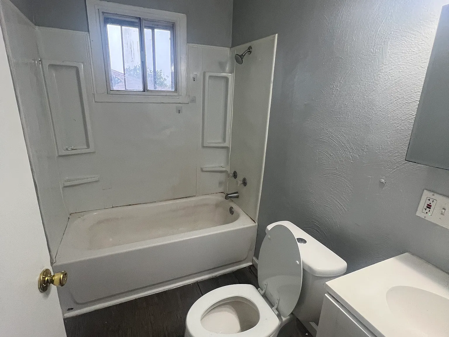 2 bed, 900 sqft, $950 — Photo 4