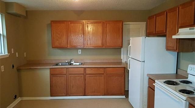2nd image of 212 8th St