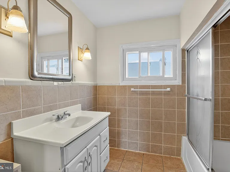 1519 Emily St — Photo 18