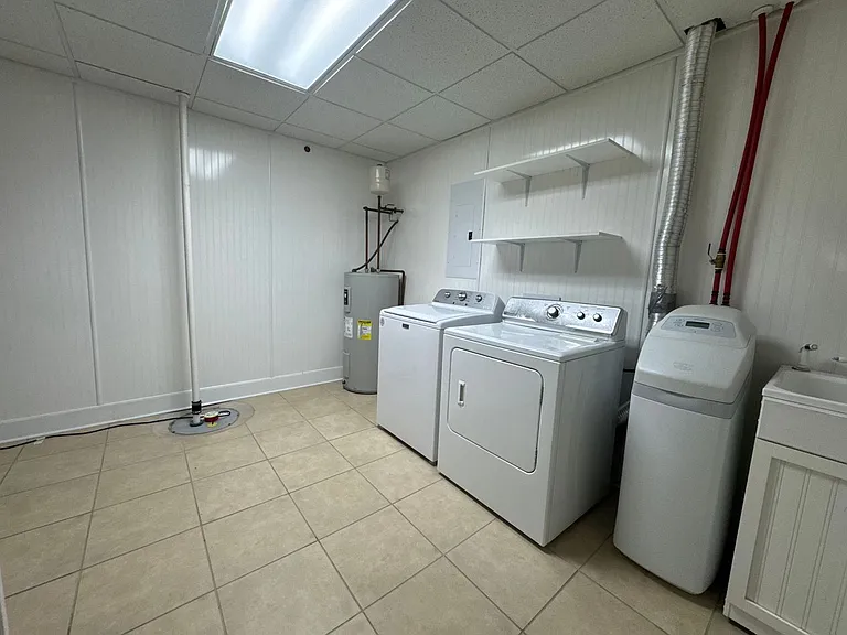 8024 Bradford Ln — Photo 14