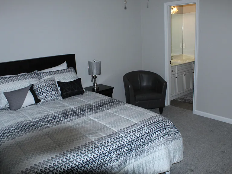 1802 Honeysuckle Way — Photo 31