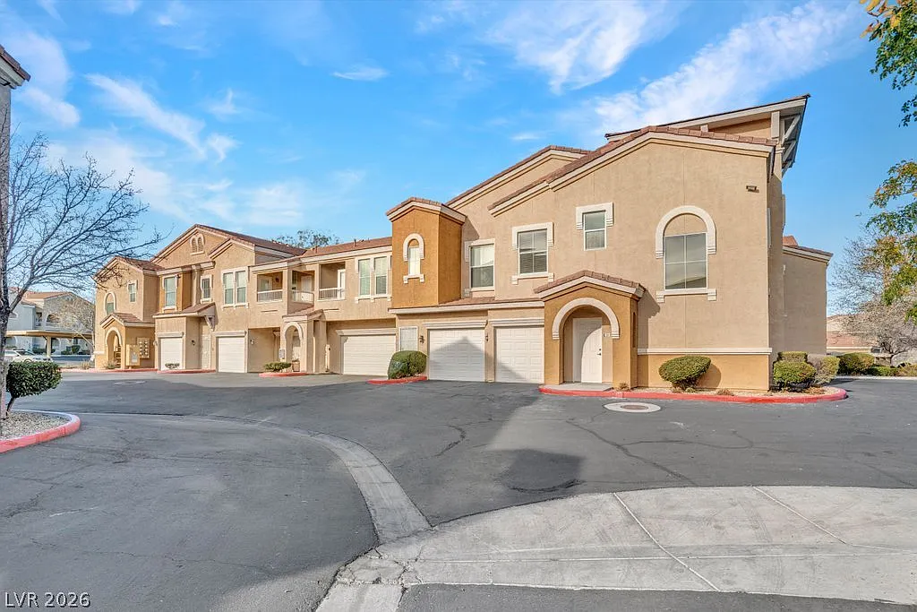 2 bed, 1.0 bath, 1117 sqft, $1,799 — Photo 3