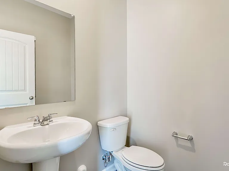 1005 Park View Dr — Photo 13