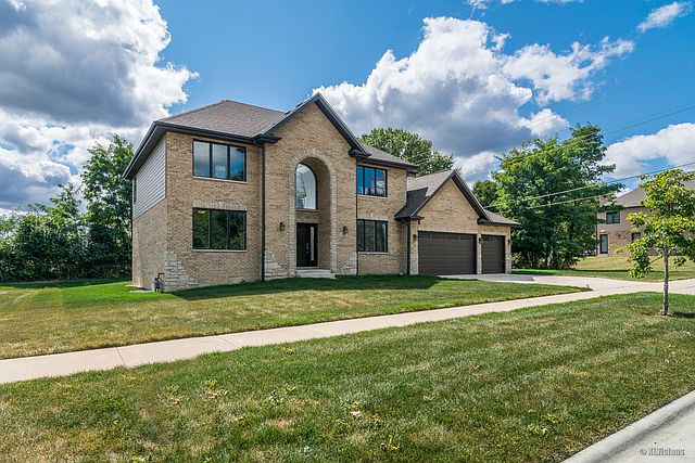1st image of 215 Hale Ln