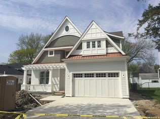 588 S Hawthorne Ave, Elmhurst, IL