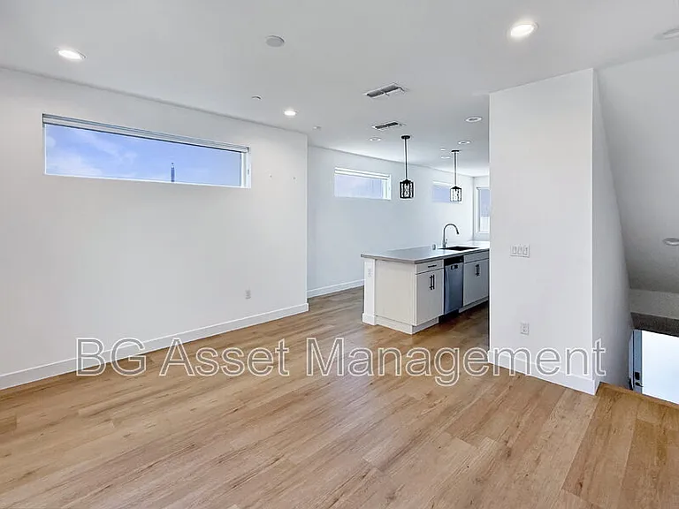 3909 Wattling St — Photo 11