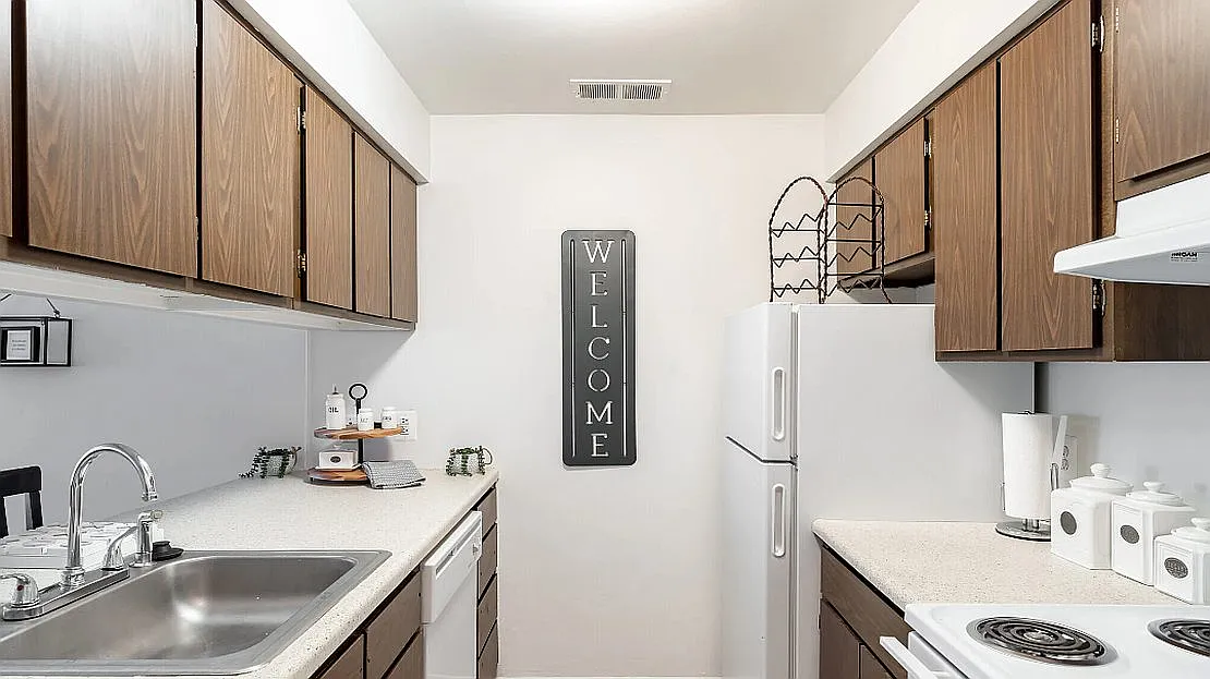 Pine Hill Apartments — Photo 3