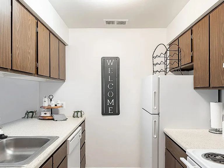 Pine Hill Apartments — Photo 3