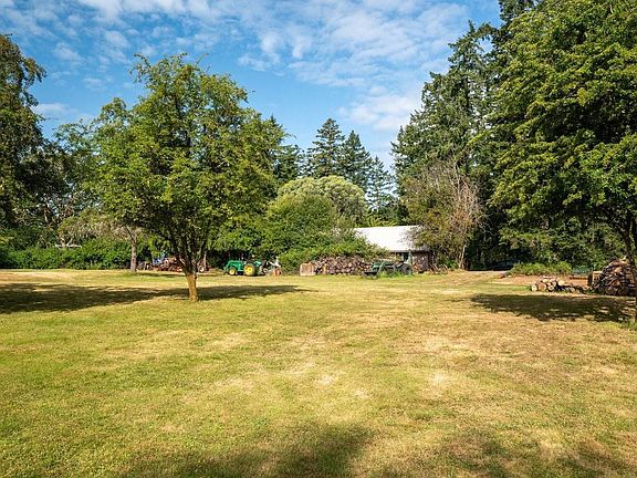 4th image of 485 Beaver Lake Rd