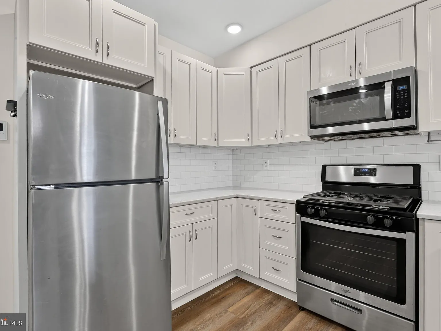 1 bed, 1.0 bath, 852 sqft, $1,950 — Photo 3