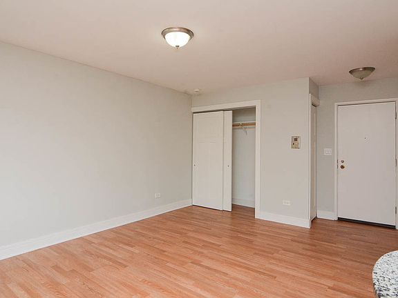 4th image of 696-96 Elm Pl #D701