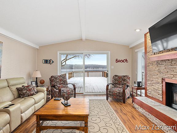 3rd image of 6125 E Lakeshore Dr