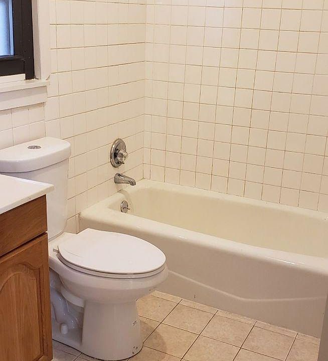 2nd image of 548 Warburton Ave #1