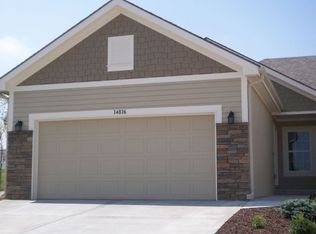 14816 Ashmont Dr, Smithville, MO 64089