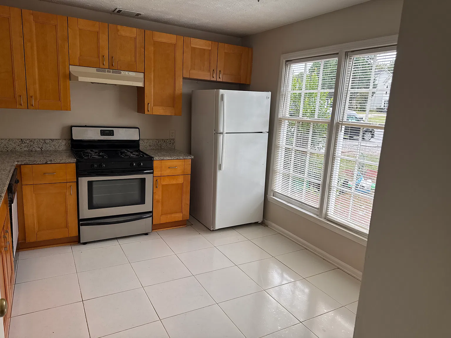 3 bed, 2.5 bath, 1684 sqft, $2,200 — Photo 4