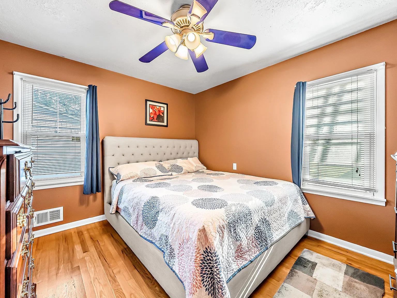 3 bed, 1935 sqft, $2,300 — Photo 2