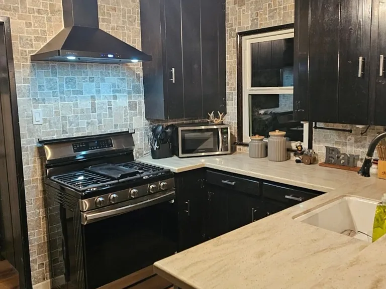 520 Emerald Dr — Photo 2