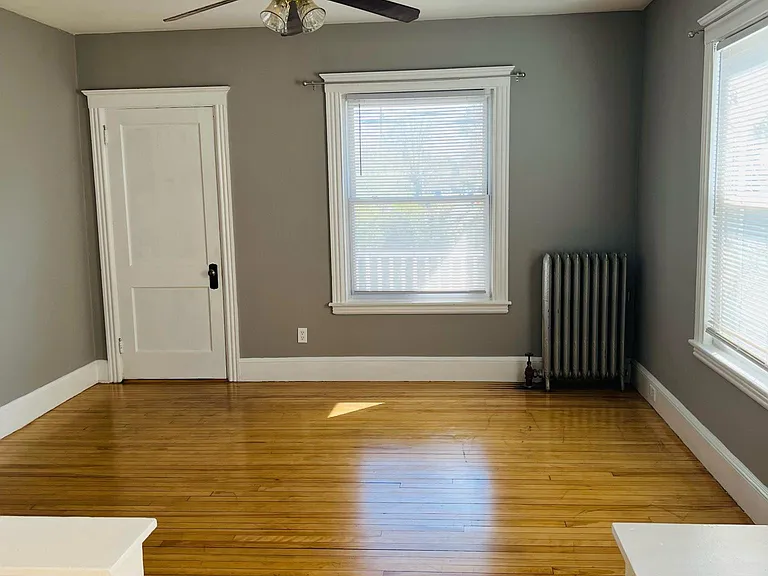 525 Brighton Ave — Photo 2