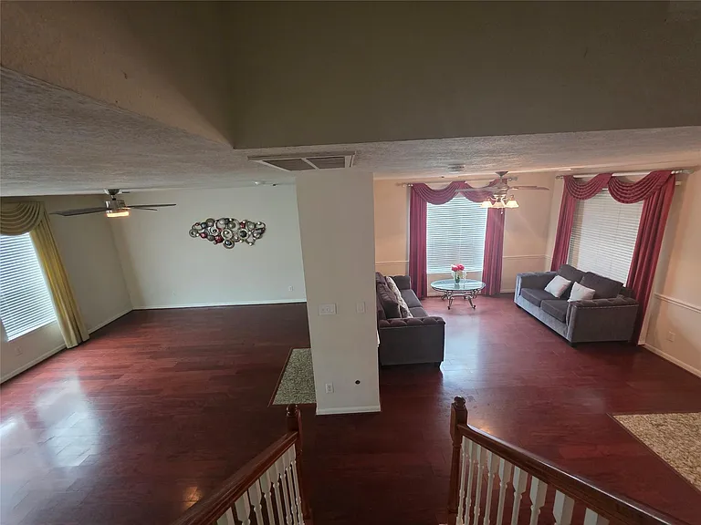 2715 Riverhollow Ln — Photo 44