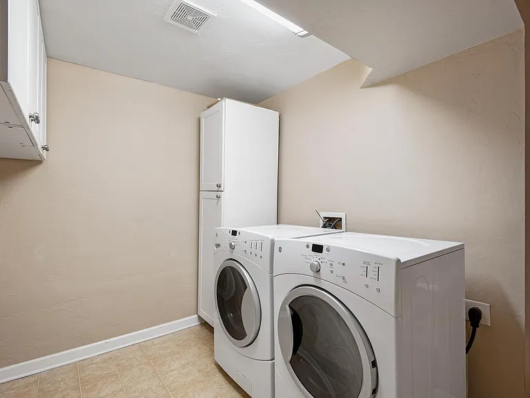 2605 N Milwaukee St — Photo 19
