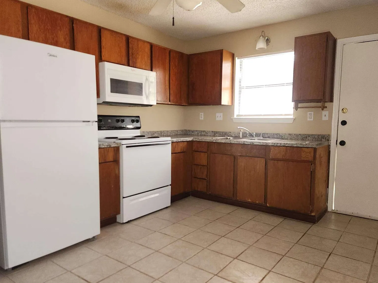 2 bed, 1.0 bath, 759 sqft, $725 — Photo 4
