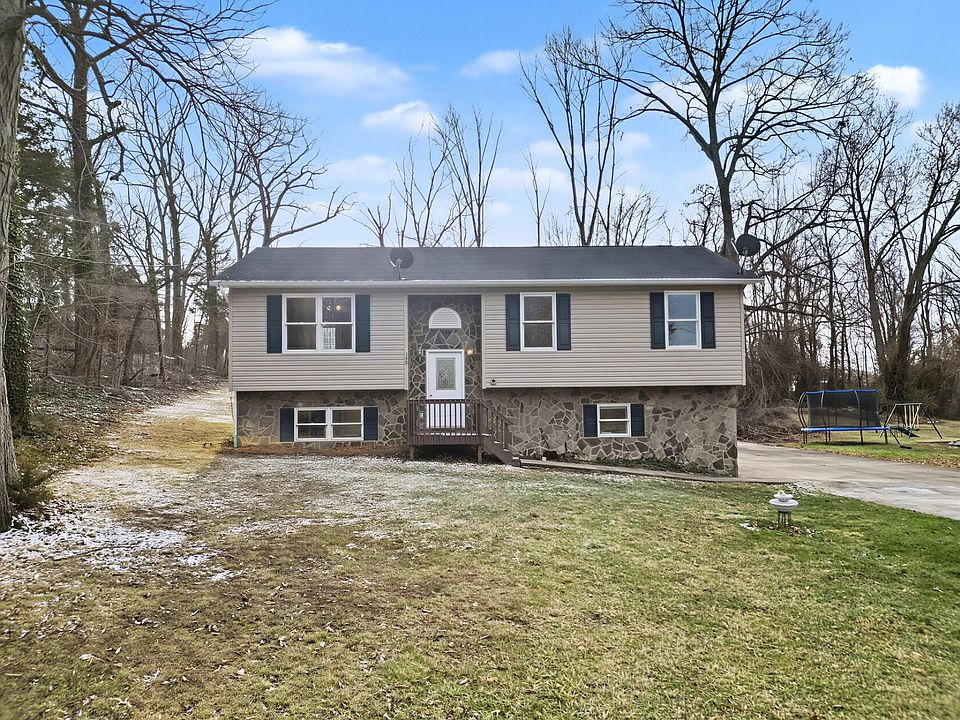 1st image of 399 Hillcrest Dr