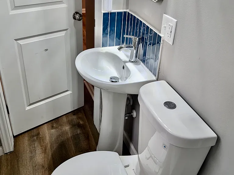 457 Fewell St — Photo 5