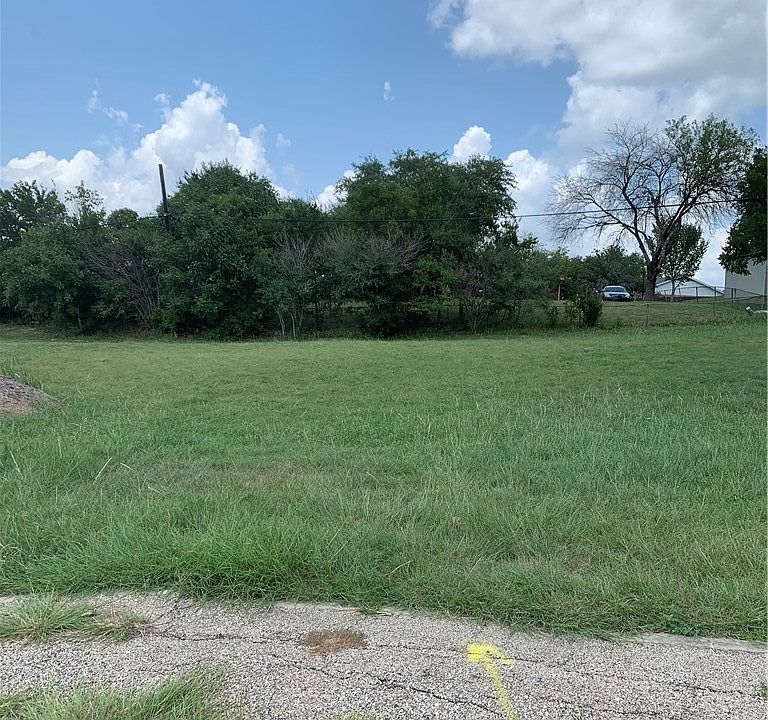 1st image of 8915 Rolling Green Dr