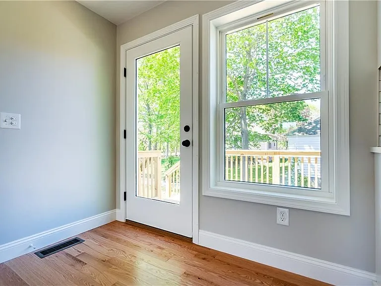 83 Cadora Ave — Photo 12