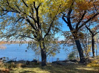 3280 Sandeen Rd, Arden Hills, MN 55112