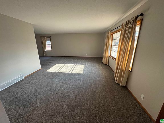 4th image of 3267 Dearborn Blvd