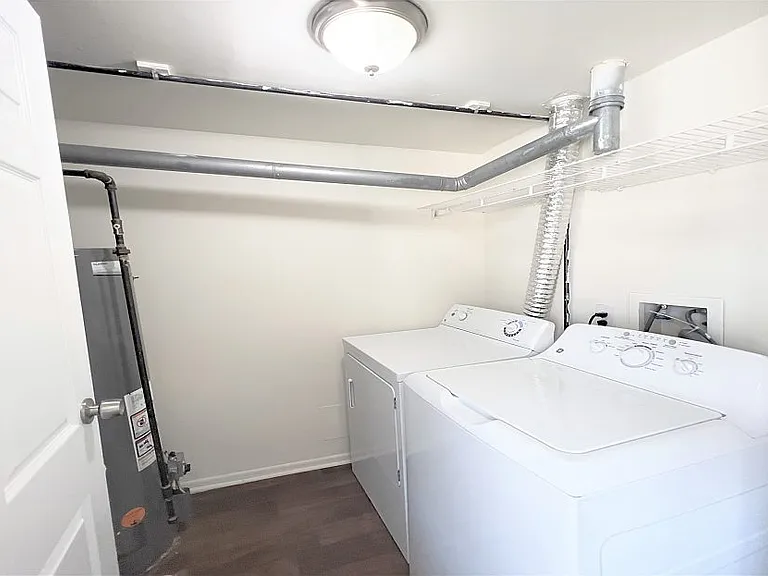 River Place Luxury Apartments — Photo 13