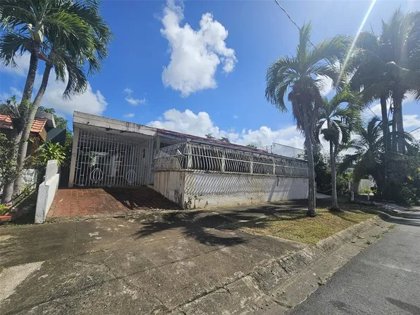 54 Saint Vlg #66-38, Carolina, PR 00985