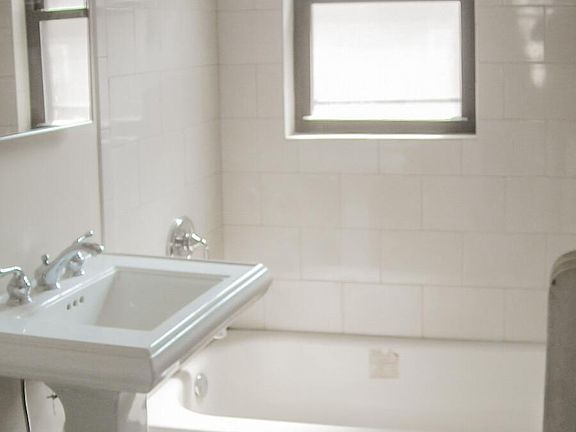 5th image of 516 W Cornelia Ave #330