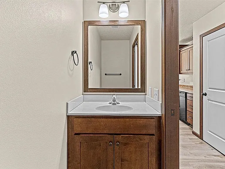 1538 Burr Dr — Photo 11