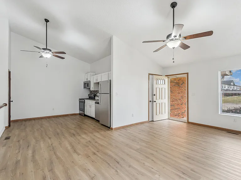 ReNew Edwardsville Apartment Collection — Photo 5