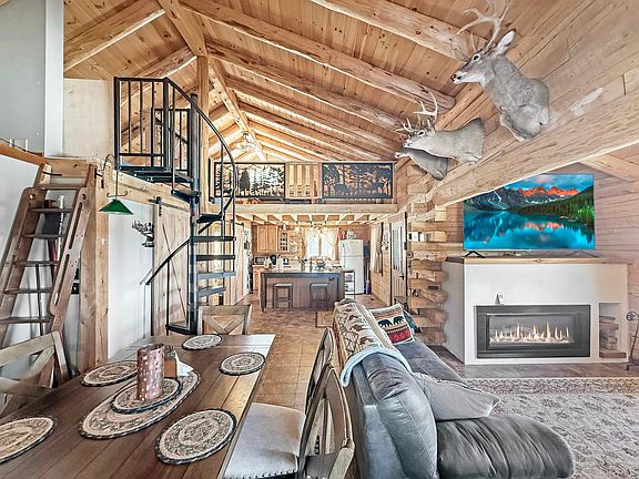 3rd image of 706 Diamond Pond Road