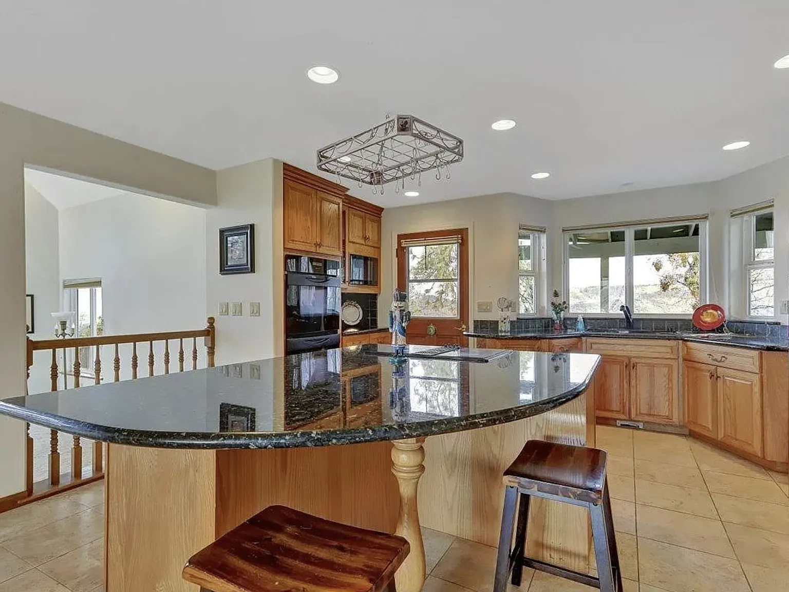 1 bed, 1.5 bath, 2500 sqft, $3,200 — Photo 4