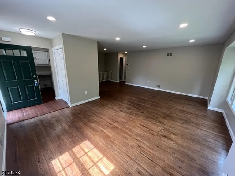 28 Brandywyne Dr — Photo 3