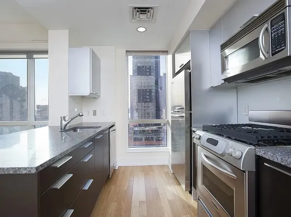 350 West 42nd Street image 2 of 6