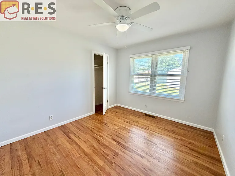 2216 Elmira St — Photo 8