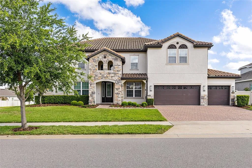 7 bed, 4.0 bath, 4700 sqft, $7,500 — Photo 1