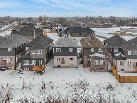 3rd image of 35 Caroline St