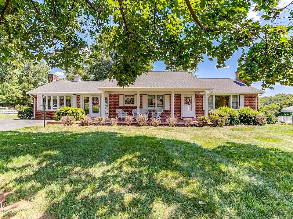 1st image of 455 Hilltop Dr
