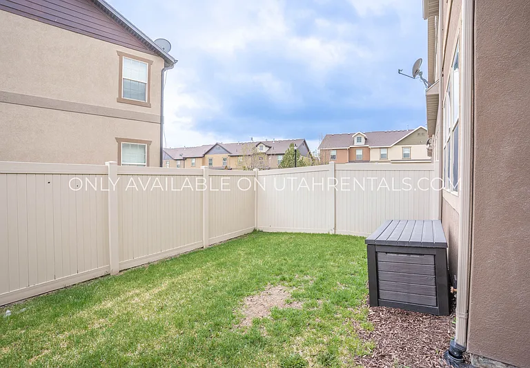 198 E Segovia Ln — Photo 25